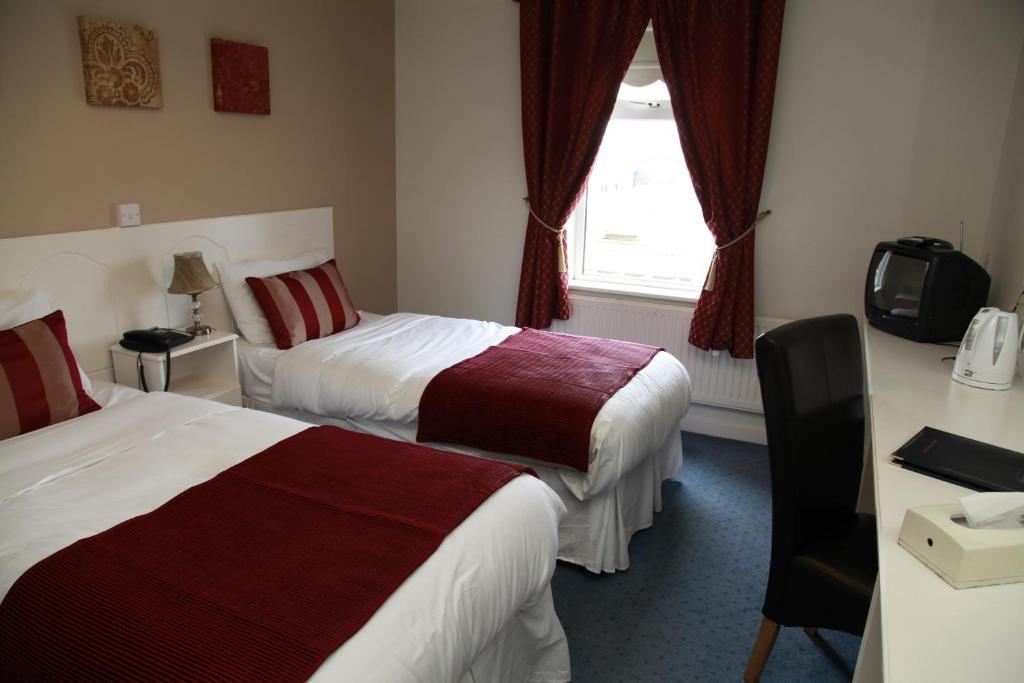 Dalton Inn Hotel Claremorris Oda fotoğraf